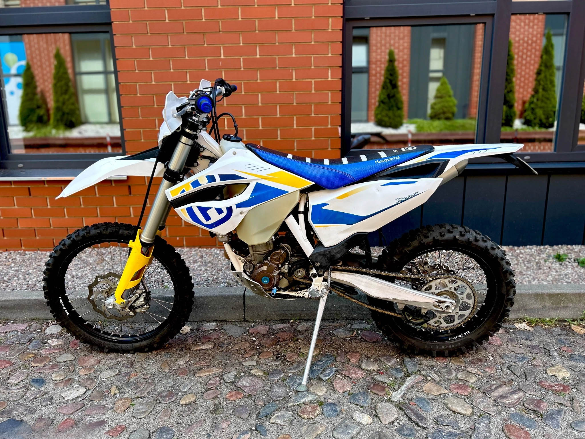 husqvarna-fe-250cc-belyj-2014-5